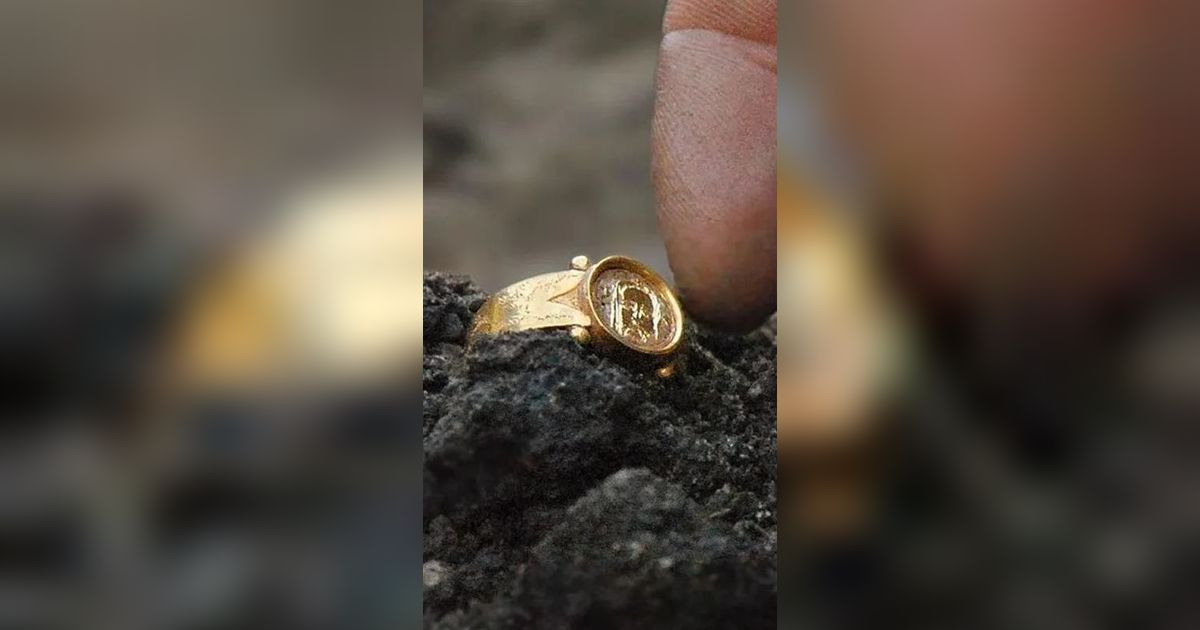 1.000 Tahun Lalu Seorang Perempuan Kehilangan Cincin Emas, Arkeolog Kini Menemukannya
