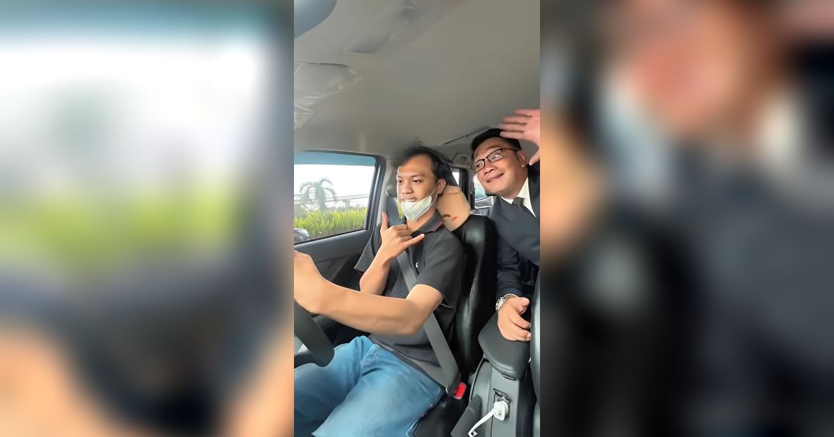 Momen Kocak Ridwan Kamil Naik Taksi Online, Sopirnya Malah Merinding sampai Telepon Istri