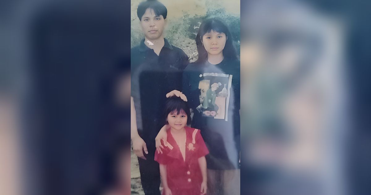 Anak Perempuan Bareng Orangtuanya Ini Sekarang Jadi DJ Cantik dan Seksi, Coba Tebak?