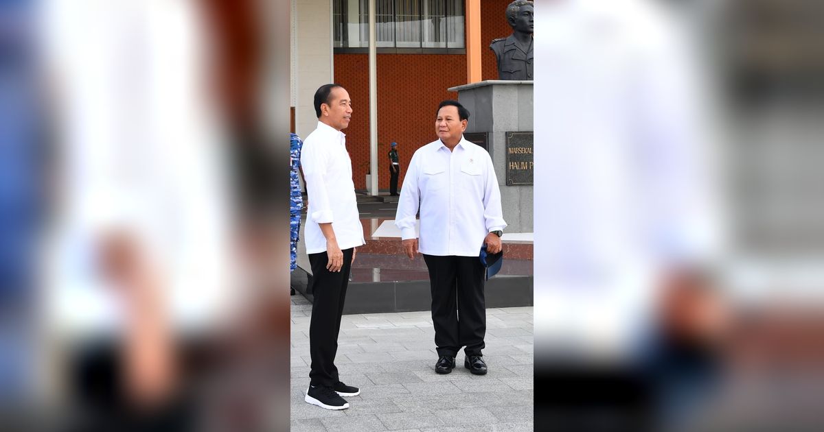 Kompak Berkemeja Putih, Jokowi-Prabowo Kunjungan Kerja ke Jawa Timur