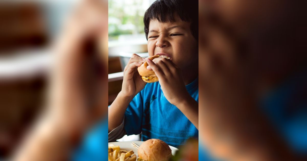 Bahaya Junk Food untuk Anak, Begini Cara Menjauhkannya