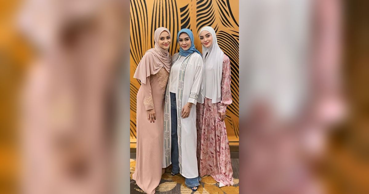 14 Inspirasi Model Fashion Hijab untuk Lebaran, Bikin Kamu Makin Cantik