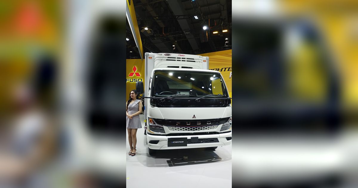 Aqua dan Wings Group Uji Coba Truk Listrik Mitsubishi Fuso eCanter
