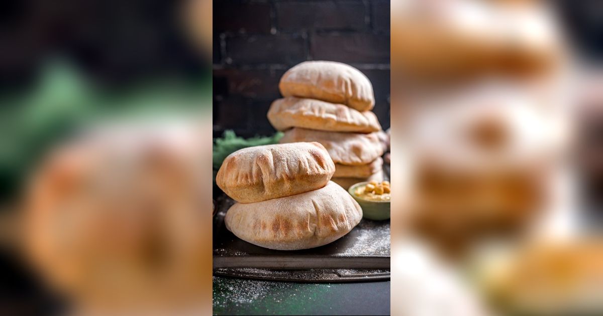 Classic Pita Bread Recipe: How to Make the Classic Middle Eastern Bread ...