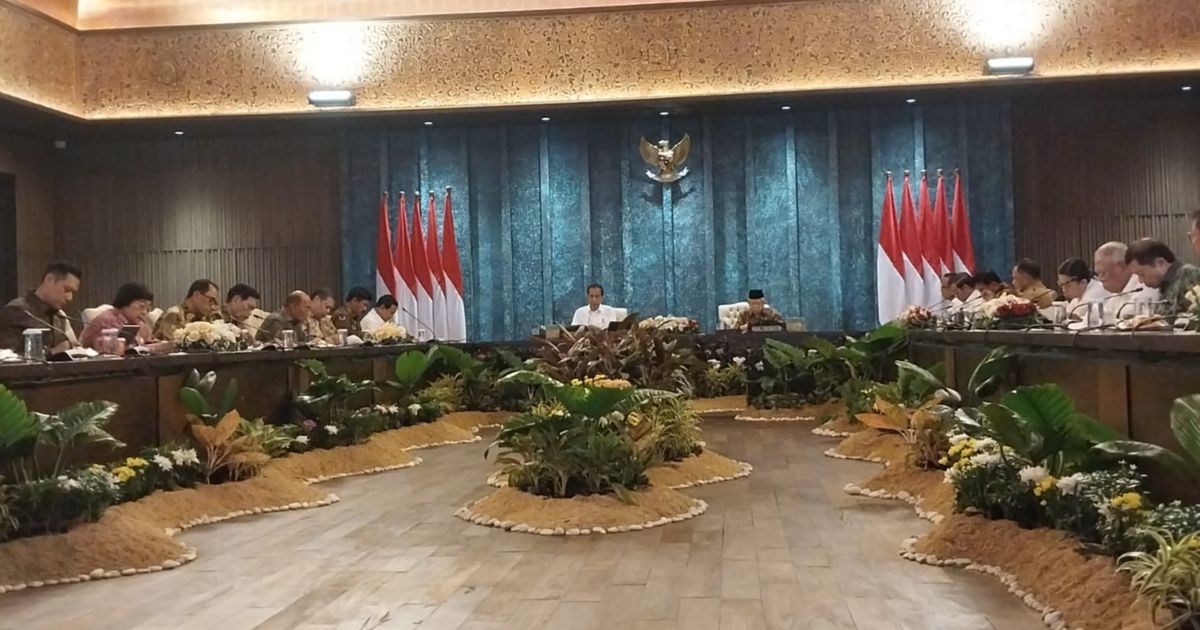 Jokowi Curiga Banjir Impor Produk Bikin Kinerja Manufaktur di Indonesia Anjlok