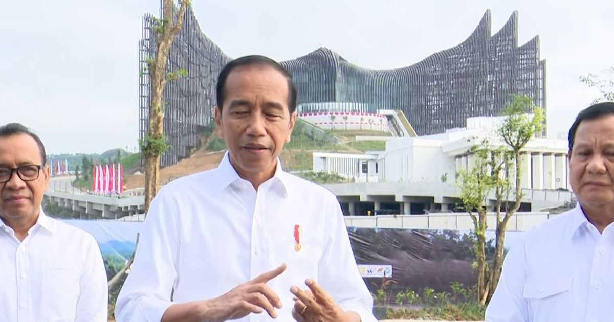 VIDEO: Senyum Jokowi Dengar Prabowo Siap Berkantor di IKN Setelah Jabat Presiden RI