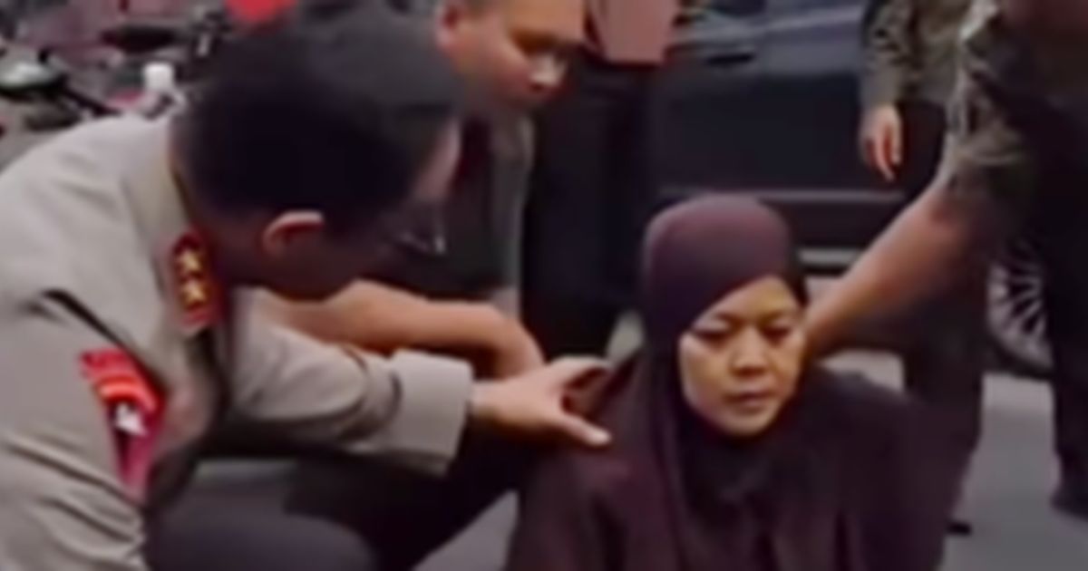 Ibu-Ibu Kecelakaan di Jalan Raya, Tak Sengaja Jenderal Polisi Lewat Langsung Turun dari Mobil Aksinya Disorot