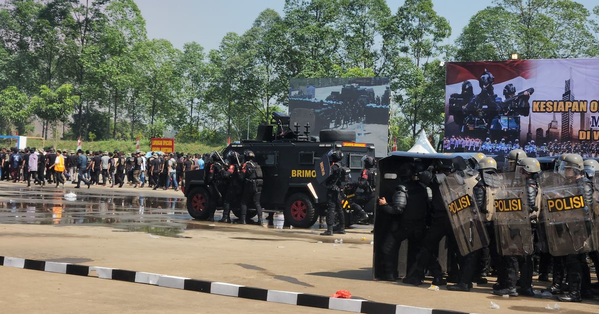 Polda Metro Gelar Simulasi Demo Tolak Hasil Pilkada, Ada Baku Tembak hingga Teror Bom