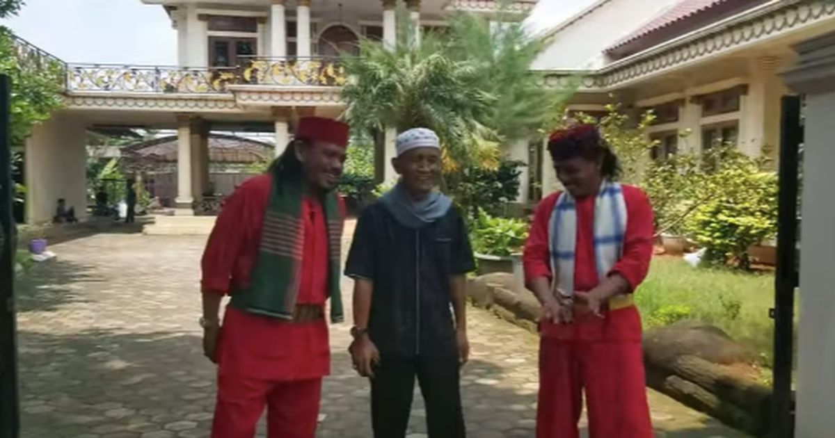 ⁠Tidak Berpendidikan Tinggi, Potret Rumah Mewah dan Luas Haji Kunang Jawara Bekasi