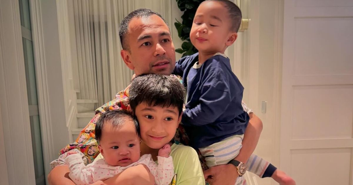 Potret Raffi Ahmad Bersama Rafathar, Rayyanza, dan Baby Lily: Nambah Anak Lagi Ya?