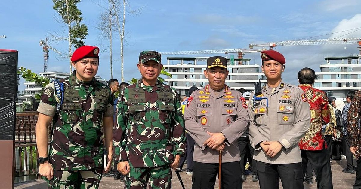 Gagah Panglima Agus-Kapolri Pegang Tongkat Komando, Pose Bareng Mayor TNI Teddy dan Kompol Syarif di IKN