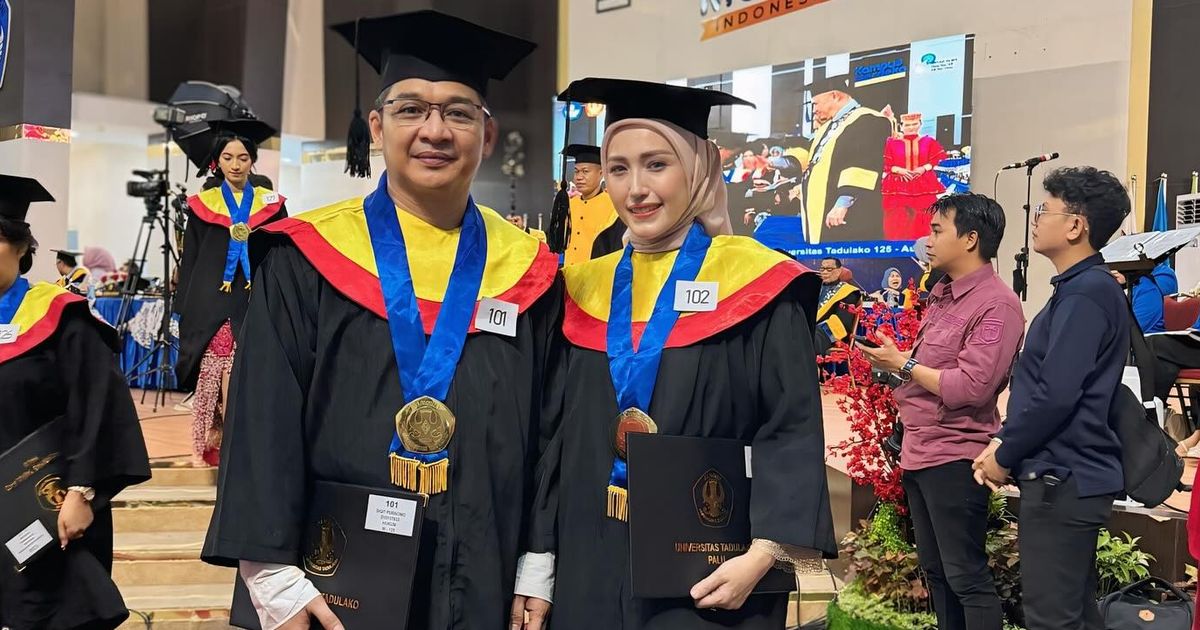 7 Potret Kompak Pasha Ungu dan Adeli di Momen Wisuda, Kini Sama-sama Menyandang Gelar Sarjana Hukum