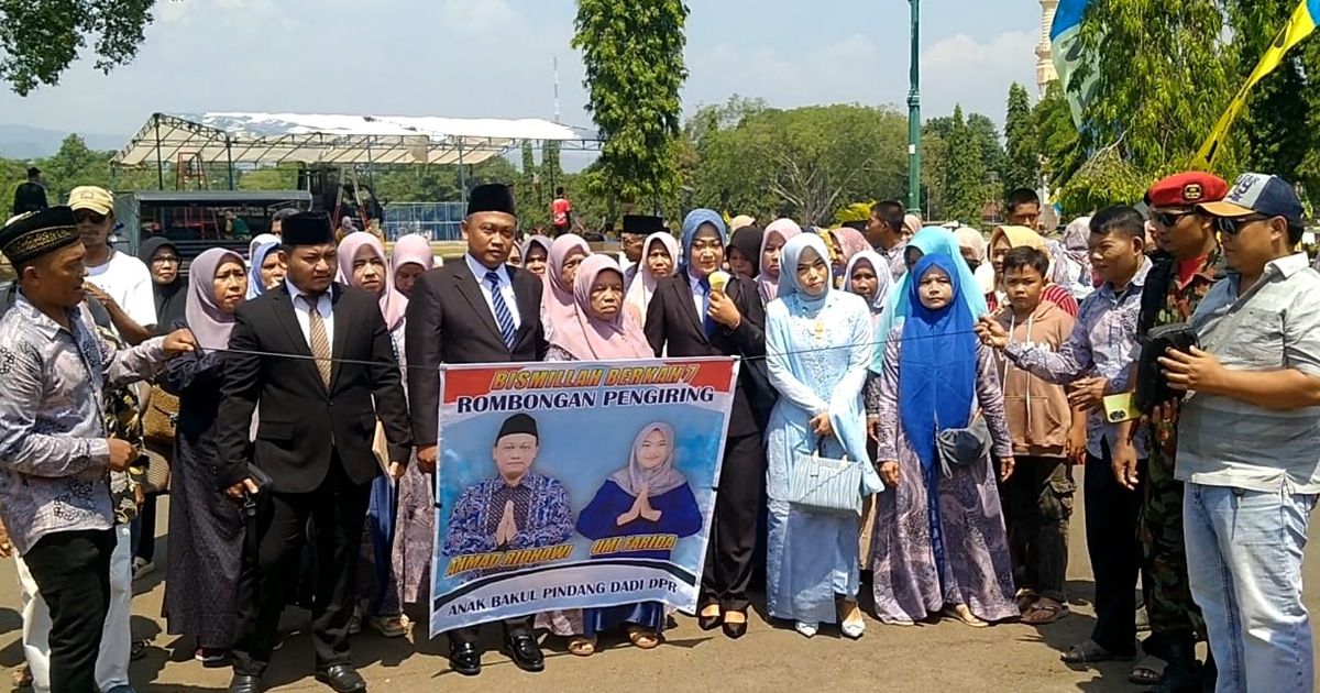 Cerita Dua Anak Bakul Pindang di Pekalongan Jadi Anggota Dewan, Suasana Pelantikan Penuh Haru