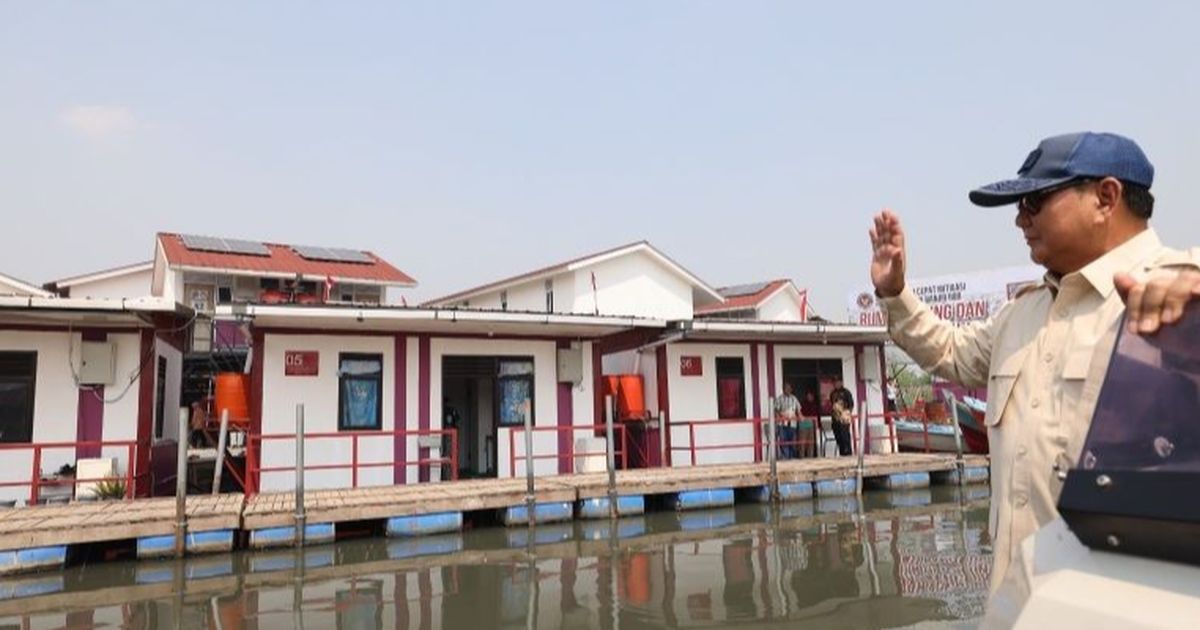 Prabowo Tinjau Rumah Terapung untuk Warga Terdampak Banjir Rob di Muara Angke