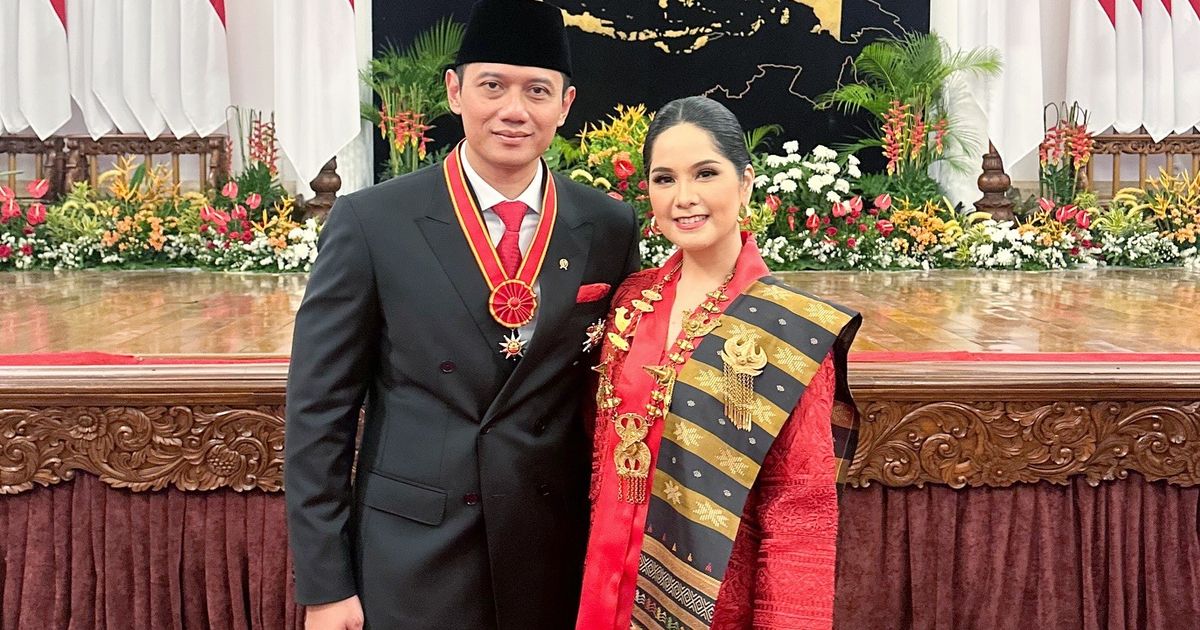 Kenakan Selendang Ulos, ini 7 Potret Cantik Annisa Pohan saat Dampingi Sang Suami Menerima Tanda Jasa di Istana Negara