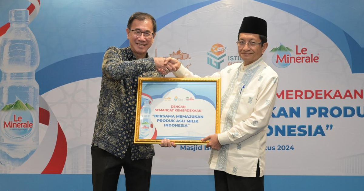 Dukung Produk Asli Milik Indonesia, Ahsan dan Dude Herlino Bangga Masjid Istiqlal Pilih Le Minerale