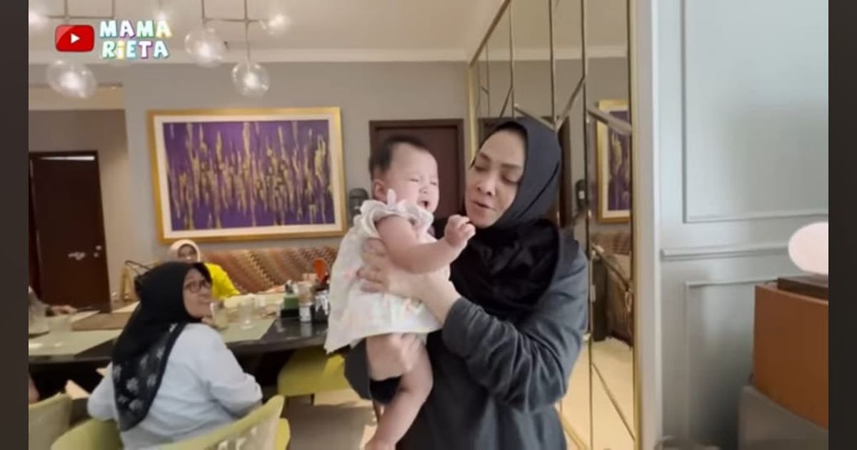 Dijuluki Nenek Idaman, Potret Baby Lily Justru Nangis Digendong Rieta Amilia - Diduga Karena Jarang Bertemu