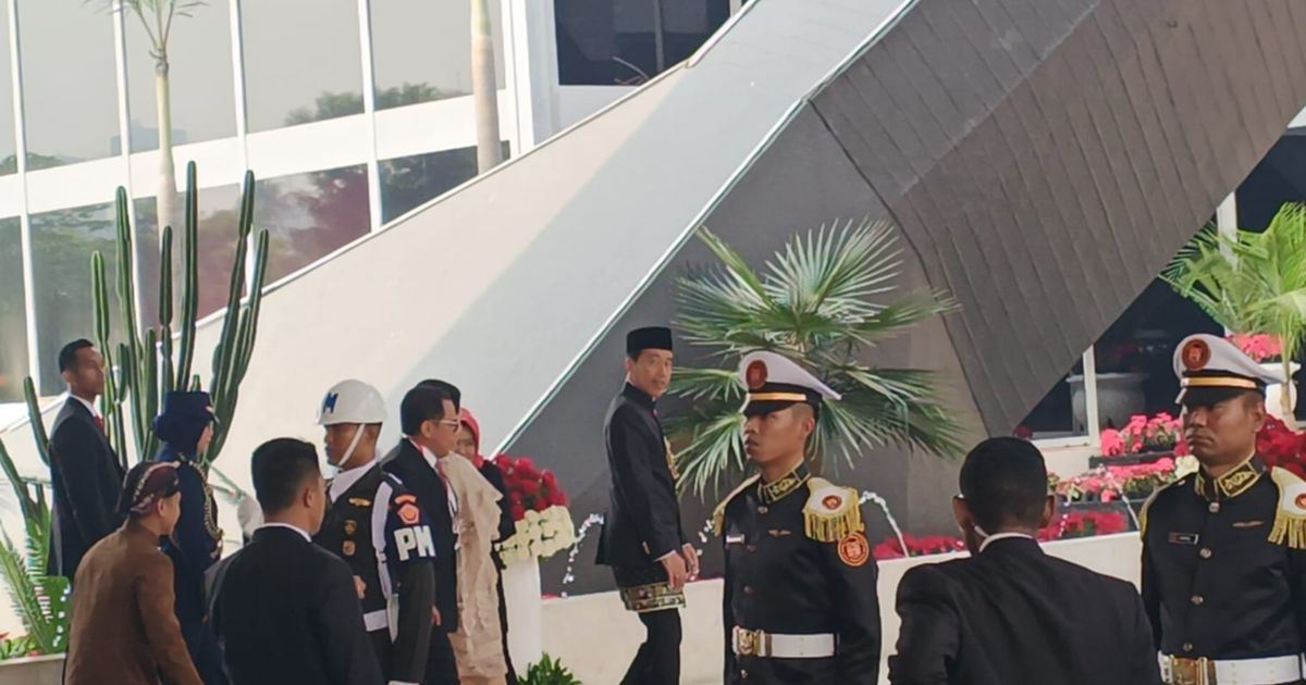 Potret Presiden Jokowi Kenakan Baju Adat Betawi Hadiri Sidang Tahunan MPR Didampingi Ibu Negara