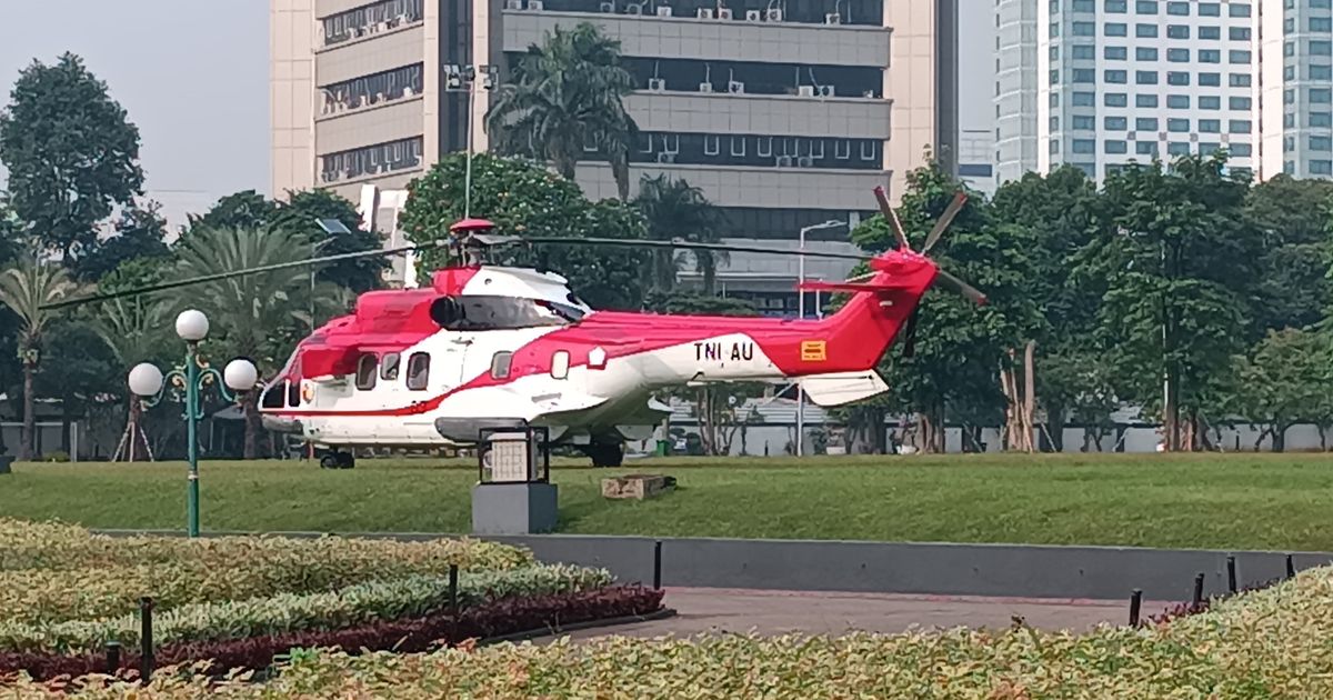 Melihat Dekorasi Luar Ruang Sidang Tahunan MPR RI, Ada Helikopter Merah-Putih Mejeng di Lapangan