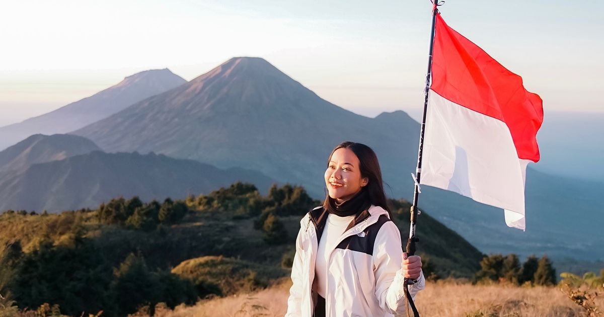 Foto-foto Keseruan Perjalanan Yura Yunita saat Naik Gunung Prau, Takjub Melihat Keindahan 'Milky Way'