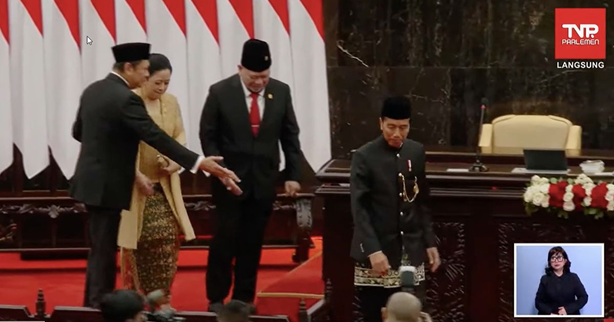 Momen Prabowo Tiba-tiba Bisiki Jokowi, Luhut Langsung Mendekat Siaga Beri Hormat