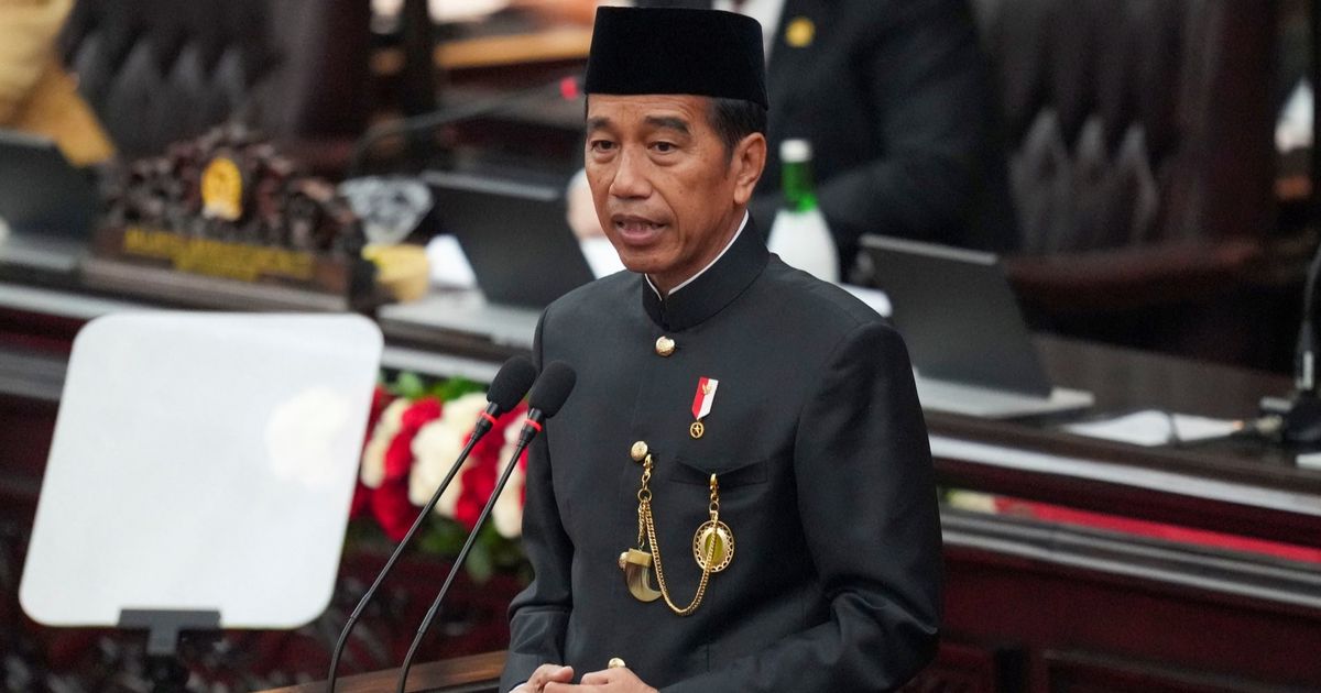 VIDEO: Penampilan Jokowi Pakai Baju Adat Betawi Sampaikan Pidato Kenegaraan Terakhir di MPR/DPR