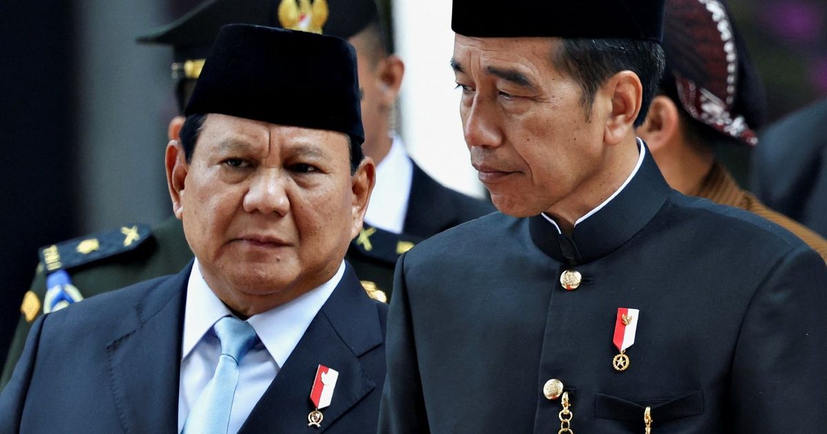 VIDEO: Kejutan Prabowo Bisik-Bisik ke Jokowi, Luhut Datang Langsung Beri Hormat