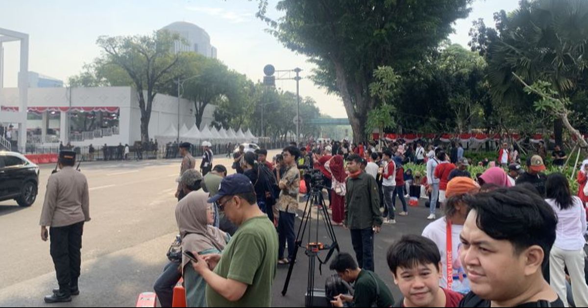 Upacara HUT ke-79 RI dari Seberang Istana Merdeka