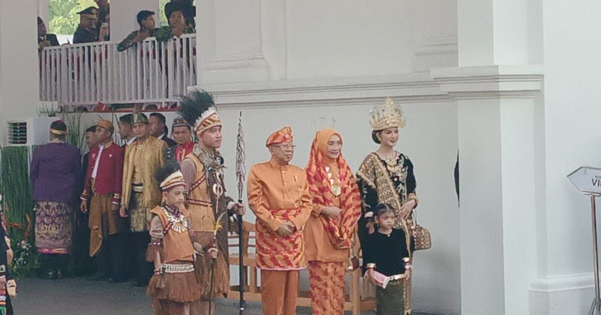 Berbusana Papua, Gibran dan Jan Ethes Dampingi Wapres Ma'ruf Amin di Istana Merdeka Jakarta