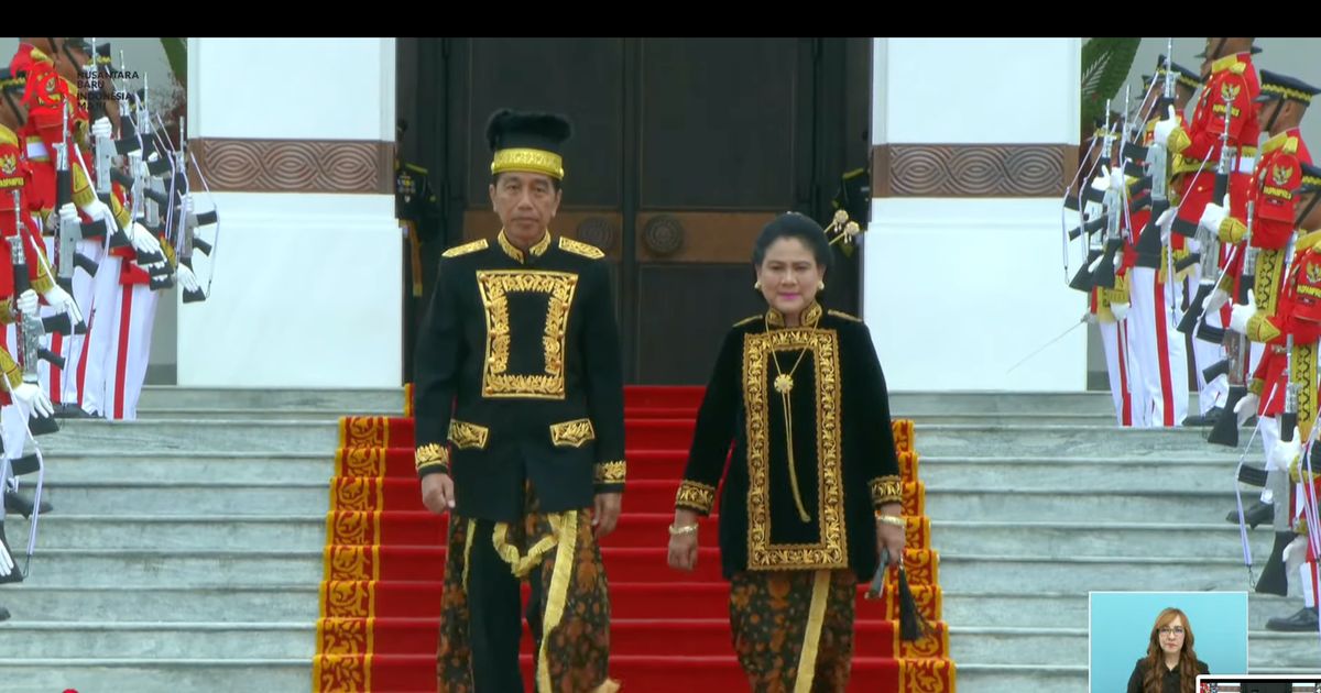 Pakai Baju Adat Kustin Kaltim, Jokowi Pimpin Upacara HUT RI Perdana di IKN