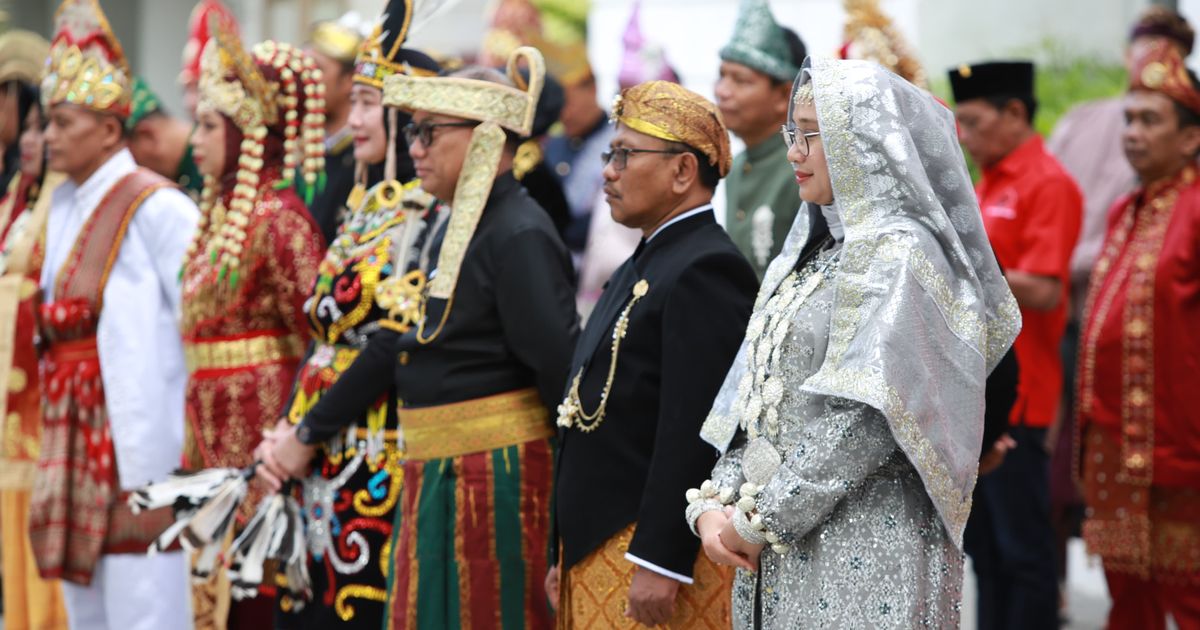 Parade Busana Adat Nusantara di Upacara Kemerdekaan RI Banyuwangi