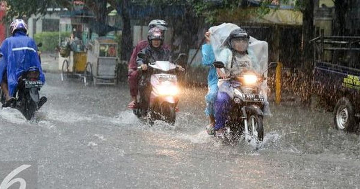 Waspada! Wilayah Ini Diprediksi Hujan Deras Disertai Petir dan Angin Kencang