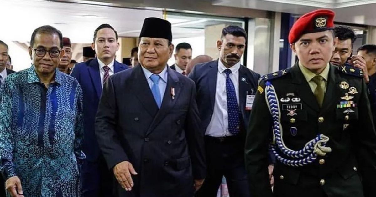 Dikawal Mayor TNI Teddy, Prabowo Pilih Jalan di Luar Karpet Merah saat Upacara Kemerdekaan di IKN