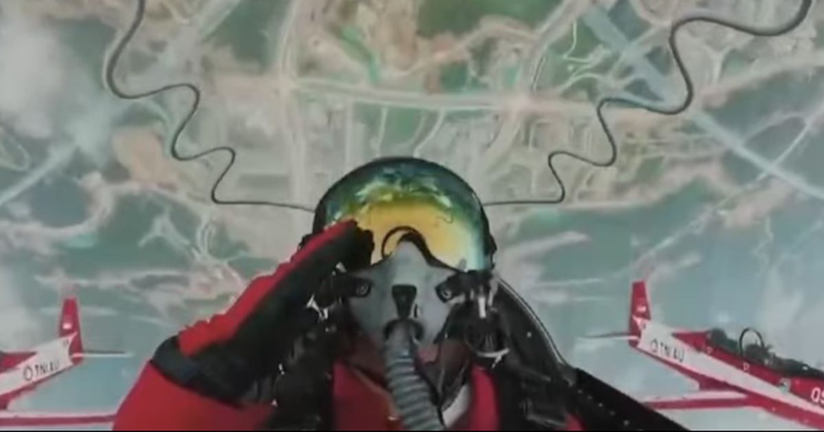 VIDEO: Atraksi Menegangkan Tim Jupiter Aerobatik TNI AU di Langit IKN, Meriahkan HUT ke-79 RI