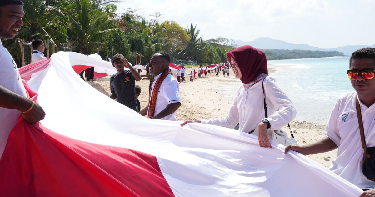 Rayakan HUT RI, Bendera Merah Putih Dibentangkan Sepanjang 1 Km di Pantai Nusantara