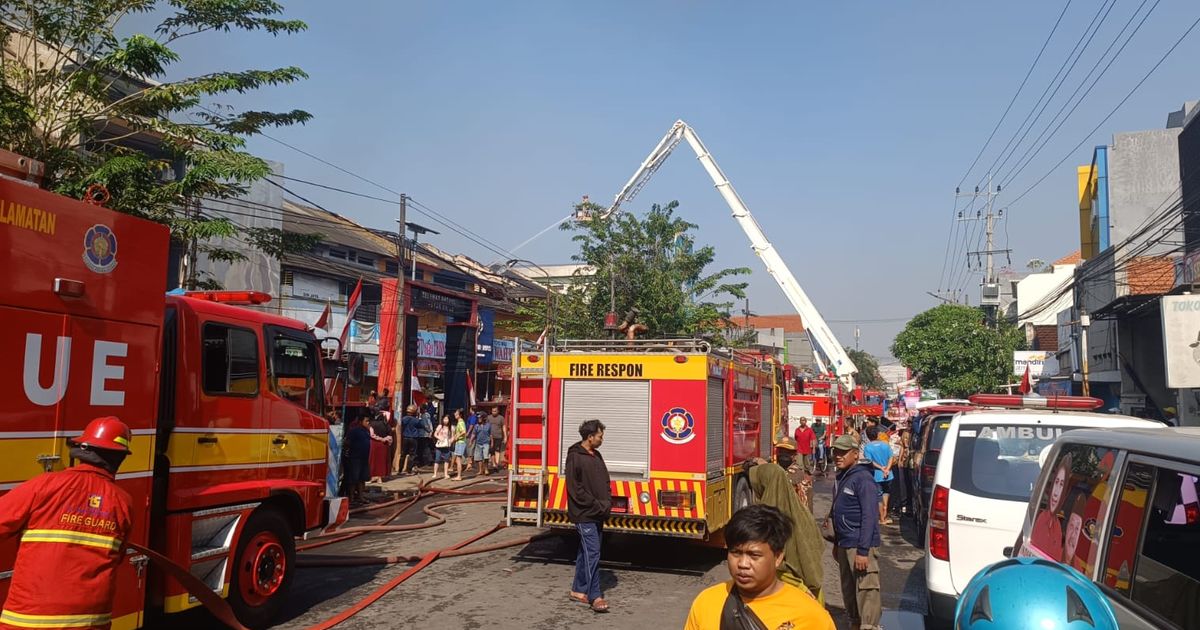 Pasar Krian Sidoarjo Terbakar, Api Berkobar sejak Subuh