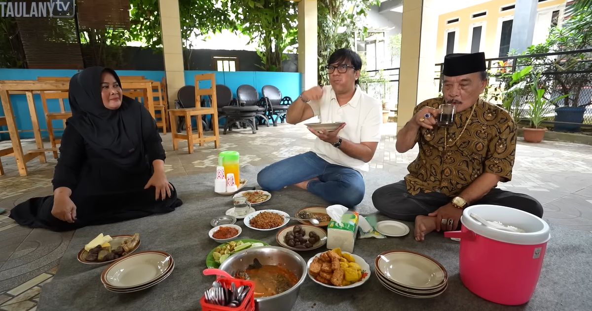 Dimasakin Ikan Pecak Khas Betawi, Andre Taulany Begitu Lahap Makannya di Rumah Haji Bolot