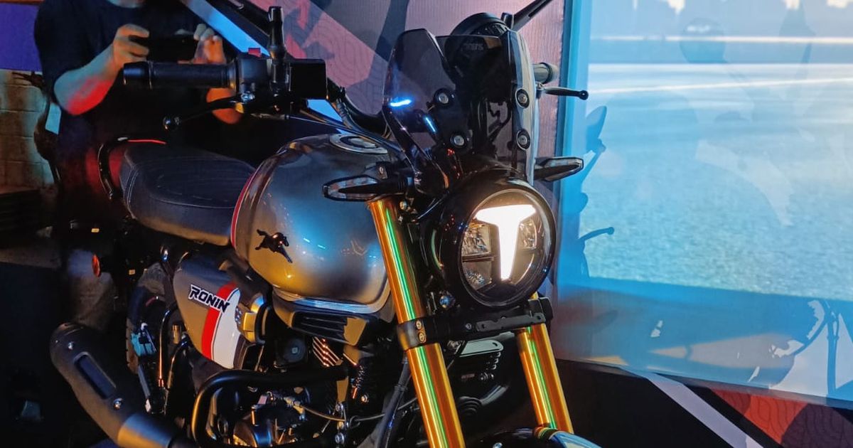 TVS Motor memperkenalkan RONIN Nimbus Edition di Indonesia, motor bergaya modern-retro yang siap bersaing di segmen pasar premium.