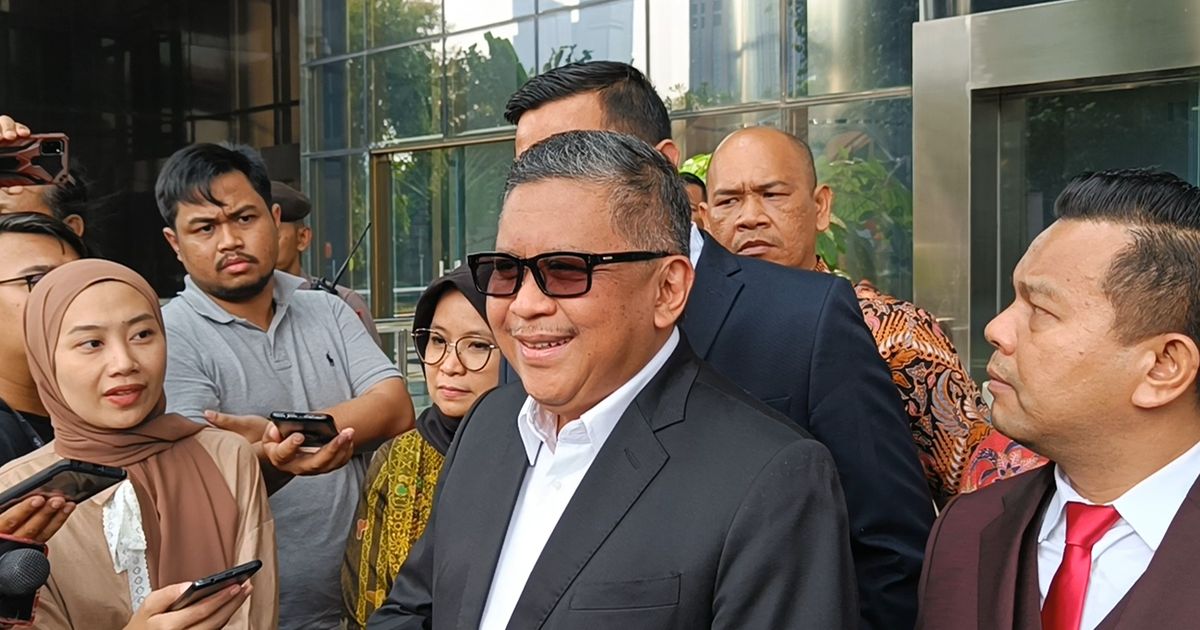 Senyum Lebar Sekjen PDIP Hasto Saat Dengar MK Ubah Aturan Pilkada