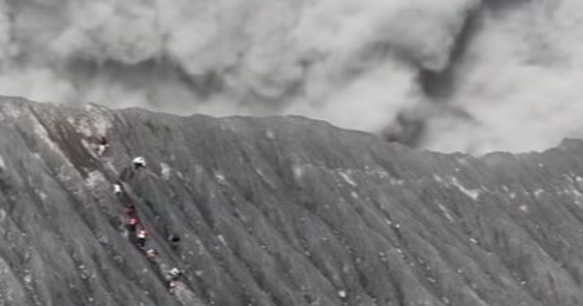 Fakta di Balik Viral Video Pendaki Gunung Dukono Lari Berhamburan saat Erupsi: Tak Ada Izin, Mendaki Diam-Diam