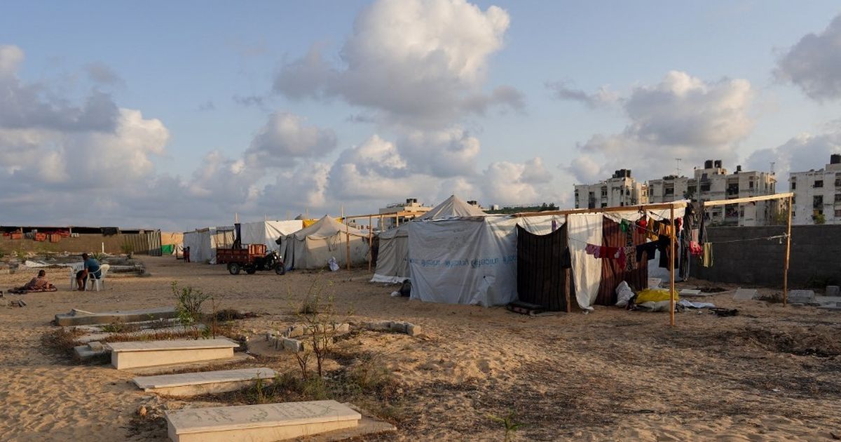 Seorang Ayah di Gaza Terus Memeluk Anaknya saat Tidur, Alasannya Amat Memilukan 'Jika Israel Membom Kami Mati Bersama'