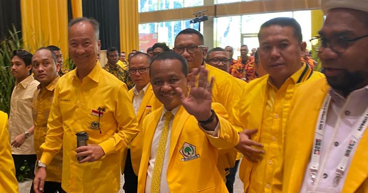 Jelang Ditetapkan sebagai Ketum, Bahlil Tiba di Munas Golkar Disambut Perempuan Cantik