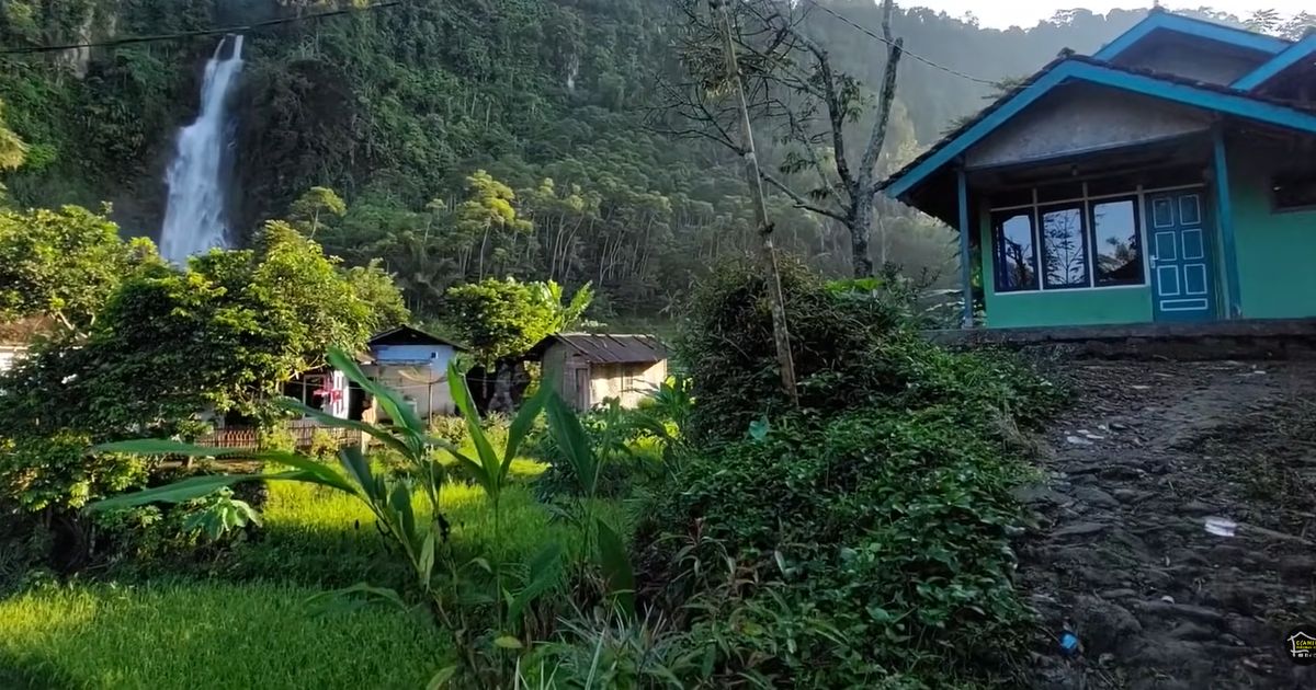 Halaman Rumahnya Langsung Berhadapan dengan Curug Eksotis, Begini Indahnya Kampung Lianggunung Cianjur