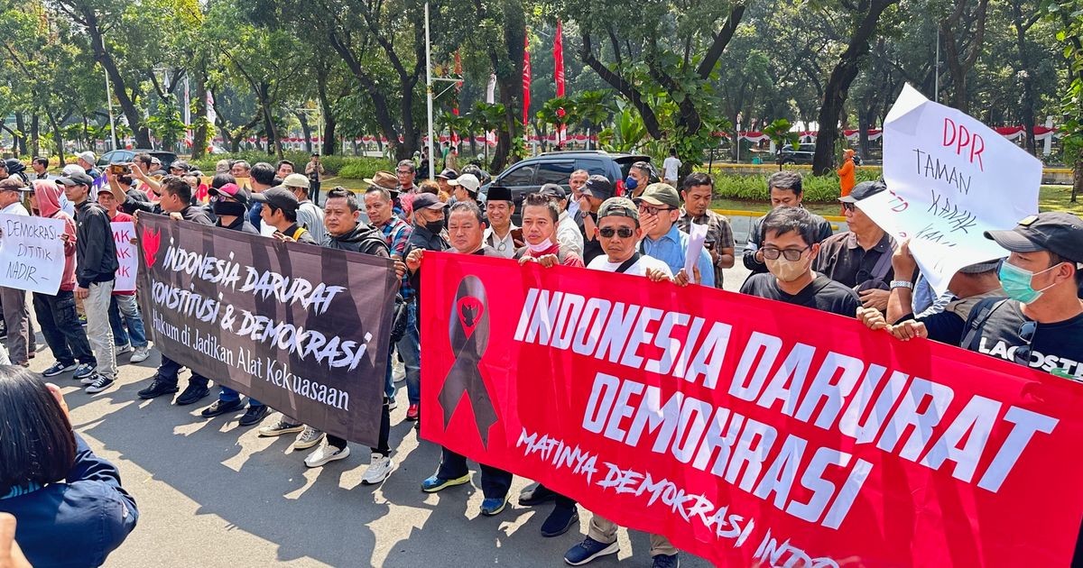 Situasi Terkini Demo 22 Agustus 2024, Massa Berdatangan ke MK Jalan Medan Merdeka Barat Ditutup