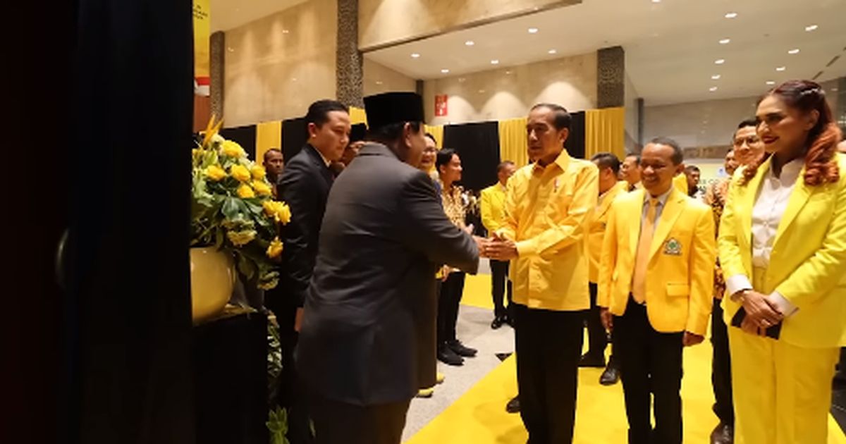 Senda Gurau Jokowi Berkemeja Kuning Dikagetkan Prabowo di Munas Golkar: Lho, Nguber Ya?