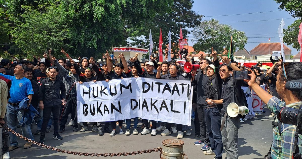 Demo di Depan Istana Yogyakarta, Ribuan Massa Tuntut Jokowi Turun