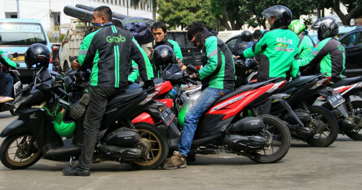 Tak Hanya Antar Jemput, Ibu Ini Manfaatkan Layanan Ojol untuk 'Mengasuh' Anaknya