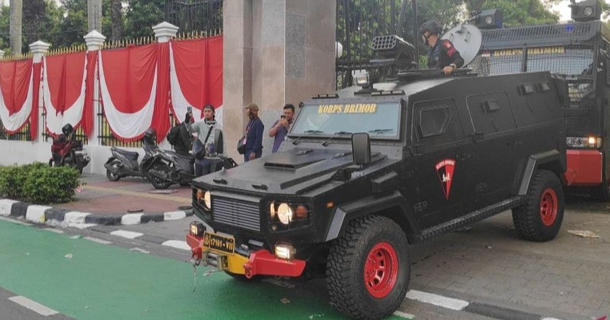 Kendaraan Taktis Bakal Bubarkan Massa di DPR