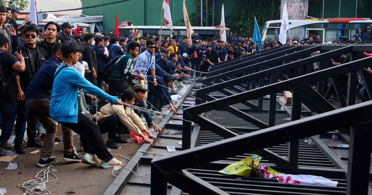 Adian Napitupulu Dapat Laporan Lebih dari 50 Demonstran Ditangkap: Ada yang Hidungnya Patah Loh