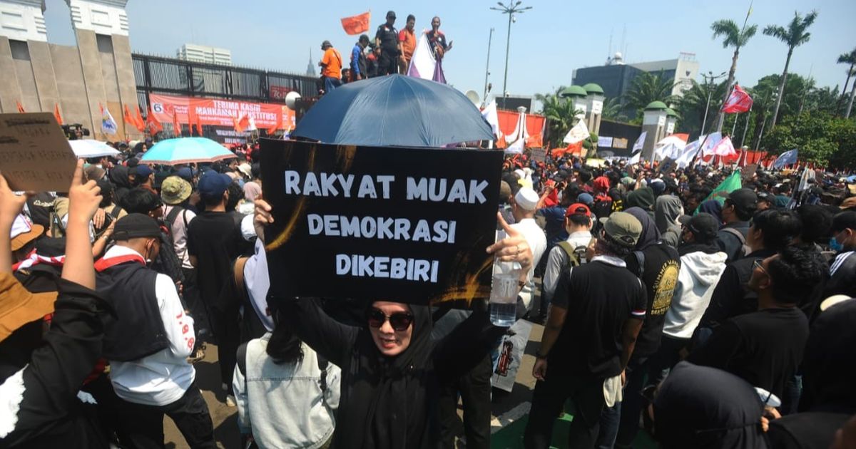 Demo Besar Sukses Gagalkan DPR Sahkan RUU Pilkada Disorot Media Internasional, Nama Jokowi & Kaesang Disebut-sebut